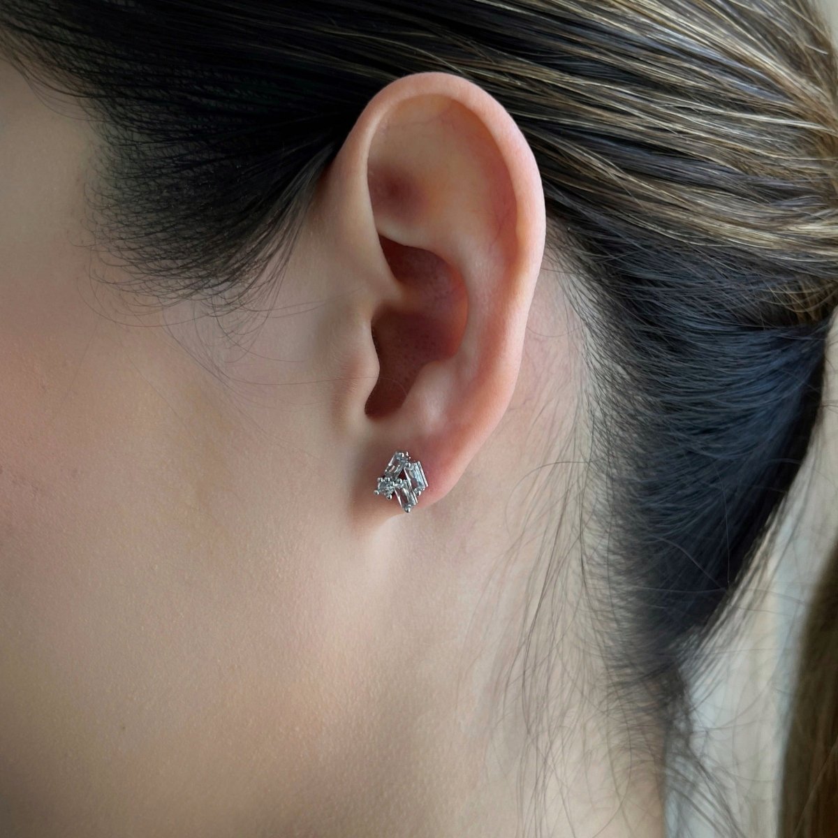 ASYMMETRIC EMERALD SILVER STUDS - ARETES - Malandra Jewelry - AA1301.P-M28212