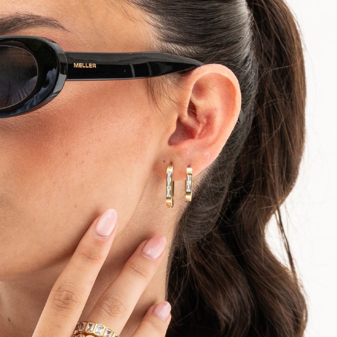 AURUM DUAL LUMEN HUGGIES - ARETES - Malandra Jewelry - EYHA88-MODEL  2 EARRING