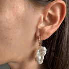 BAROQUE PEARL HOOPS - ARETES - Malandra Jewelry - TA1963