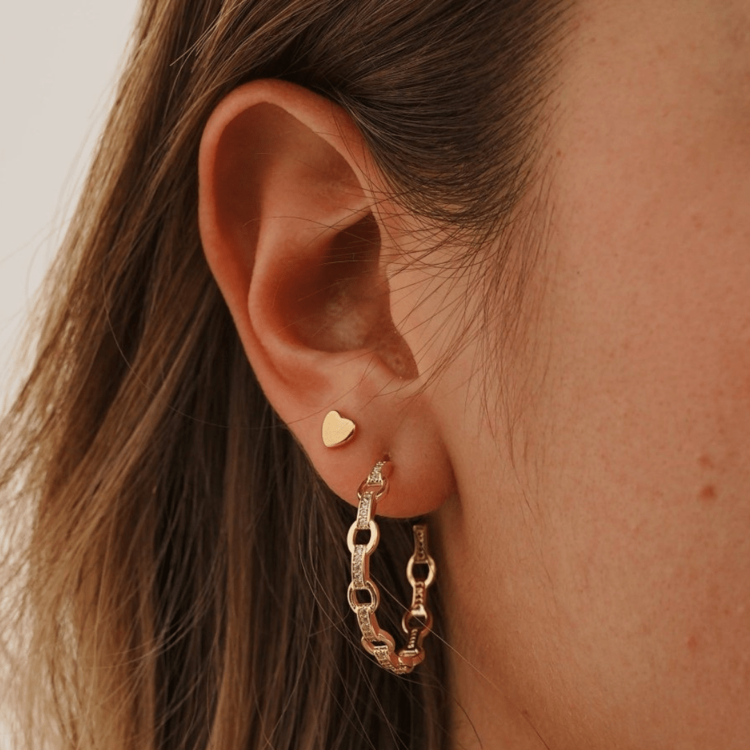BASIC HEART STUDS - ARETES - Malandra Jewelry - VCA159 - 3953