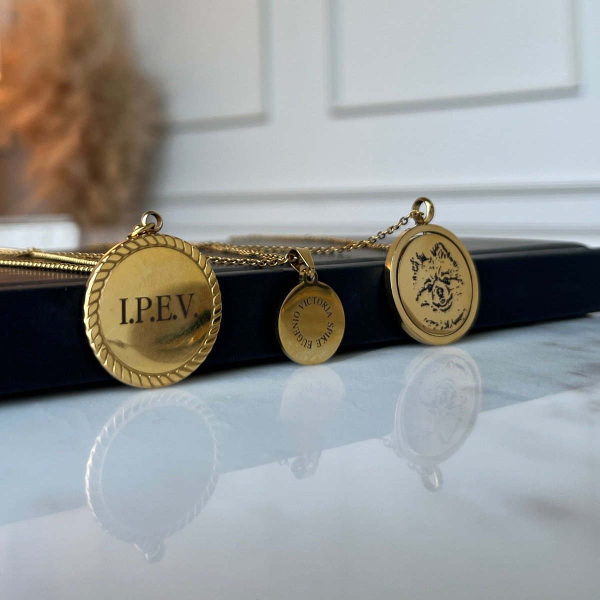 BIG MEDAL CUSTOM NECKLACE - COLLARES GRABADOS - Malandra Jewelry - ESYC4