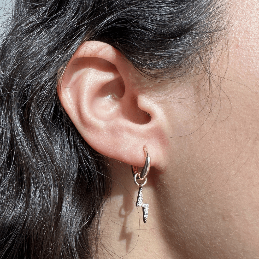 BOLT ZIRCONIA HUGGIES - ARETES - Malandra Jewelry - FBA420 - JAR0290 - 14
