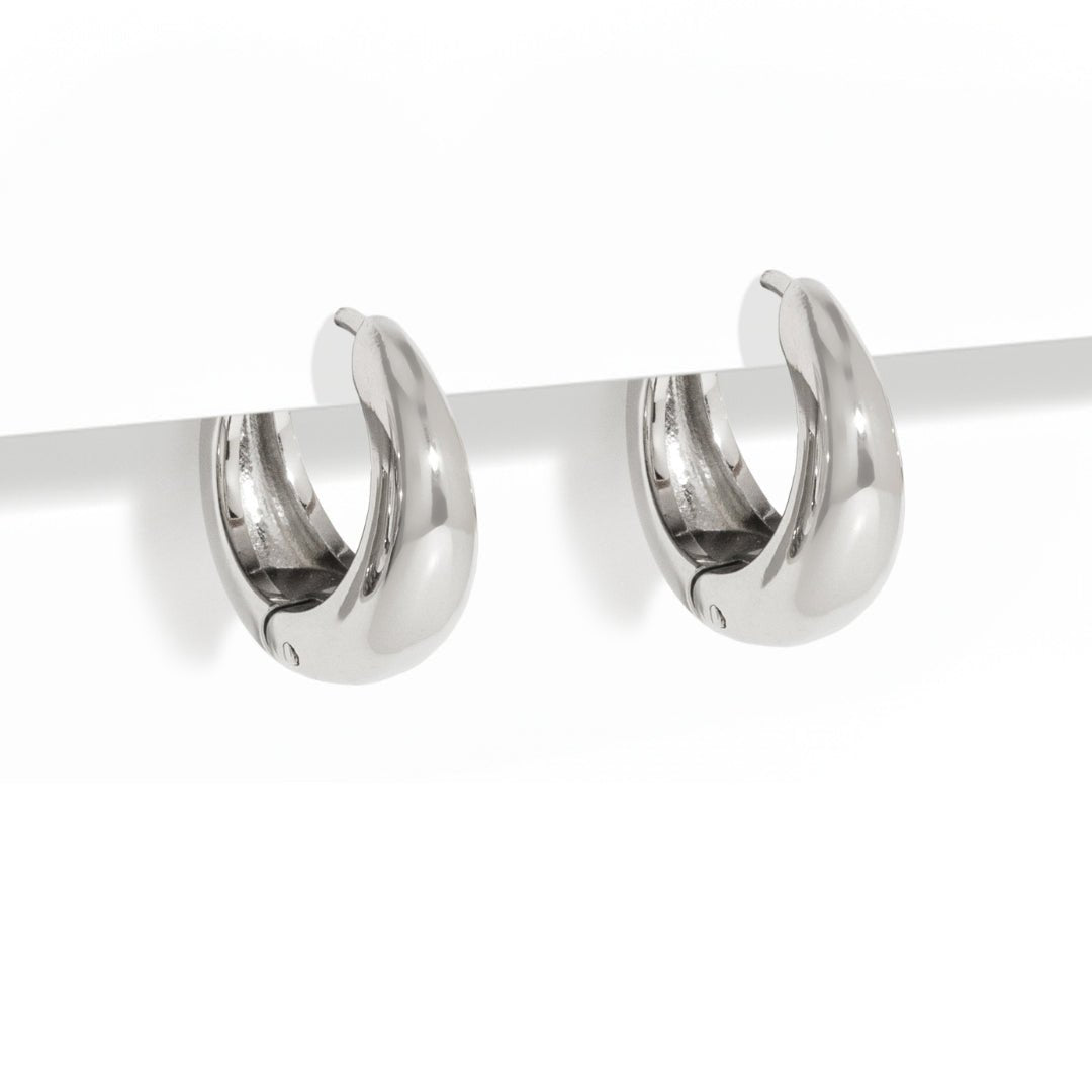 CHIC SLIM SILVER HOOPS - ARETES - Malandra Jewelry - EUWA466.P-JDE2407021-S