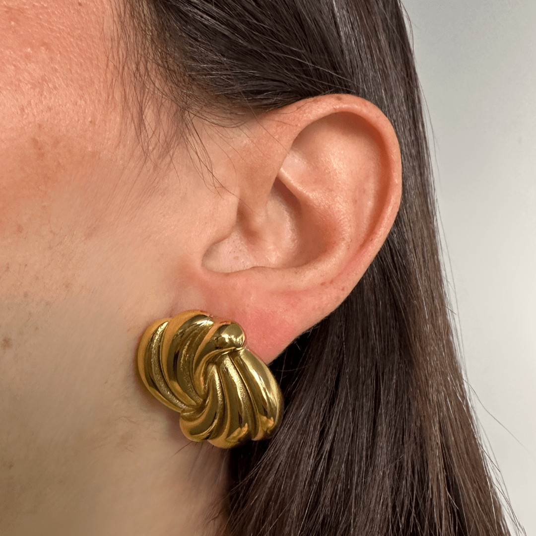 CHUNKY GOLD DROPLET STUDS - ARETES - Malandra Jewelry - EUWA187 - JDE2402003