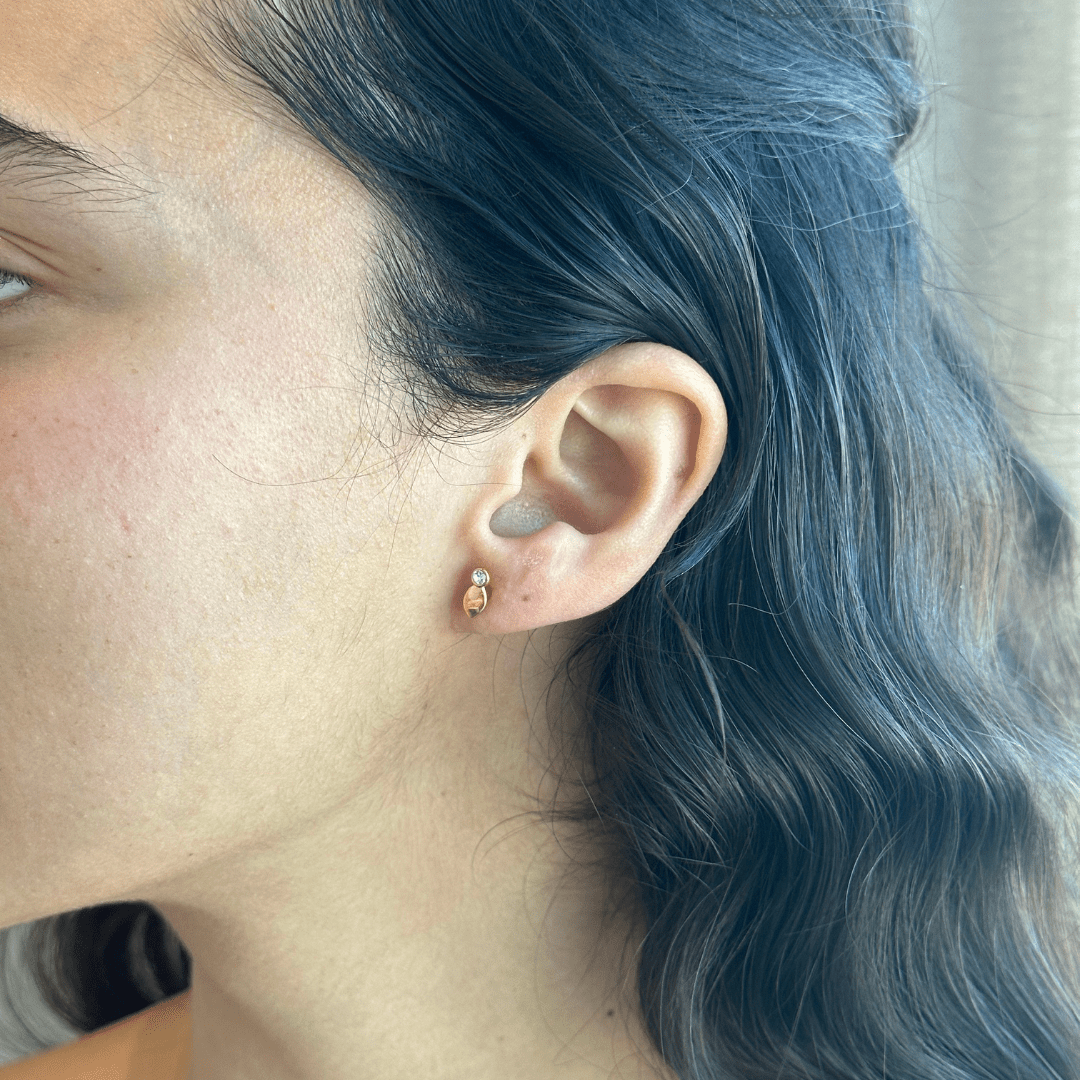 CRYSTAL LEAF STUD EARRINGS - ARETES - Malandra Jewelry - VCA189 - 4010