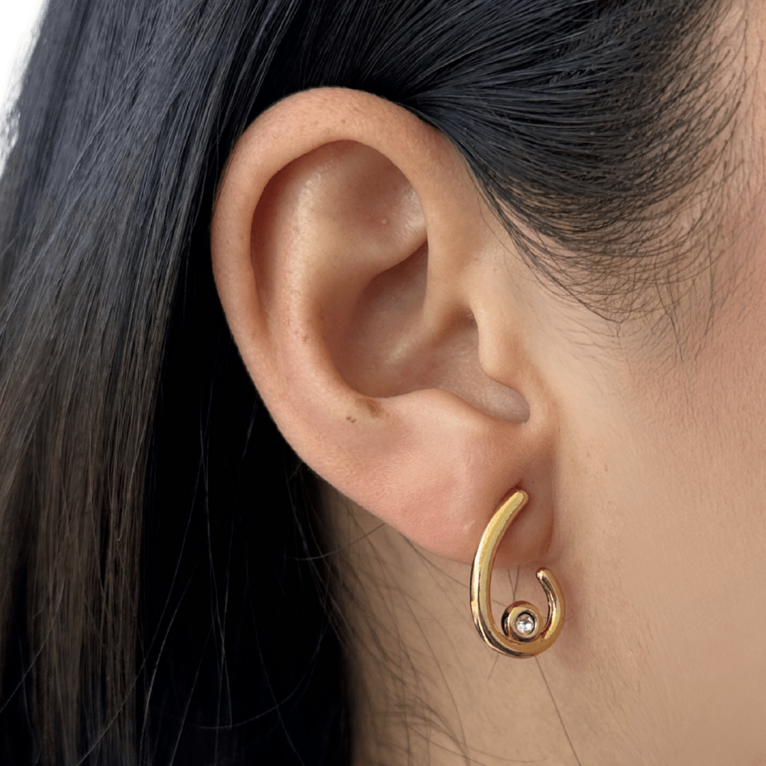 CURVE GLEAM EARRINGS - ARETES - Malandra Jewelry - VCA260-4037