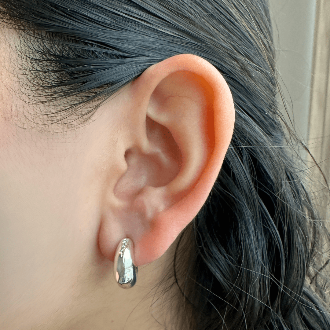 DELICATE SILVER HOOPS - ARETES - Malandra Jewelry - XRA120.P - QEB195 SV