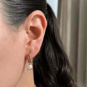 DROPLET PEARL HOOPS - ARETES - Malandra Jewelry - TA2530