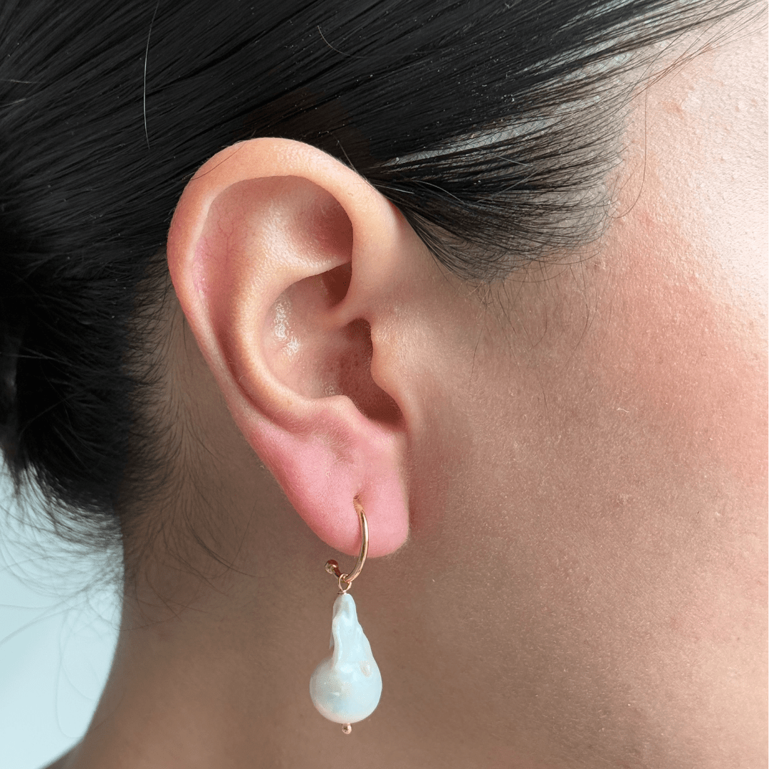 ELEGANCE BOLD PEARL HOOPS - ARETES - Malandra Jewelry - TA2014