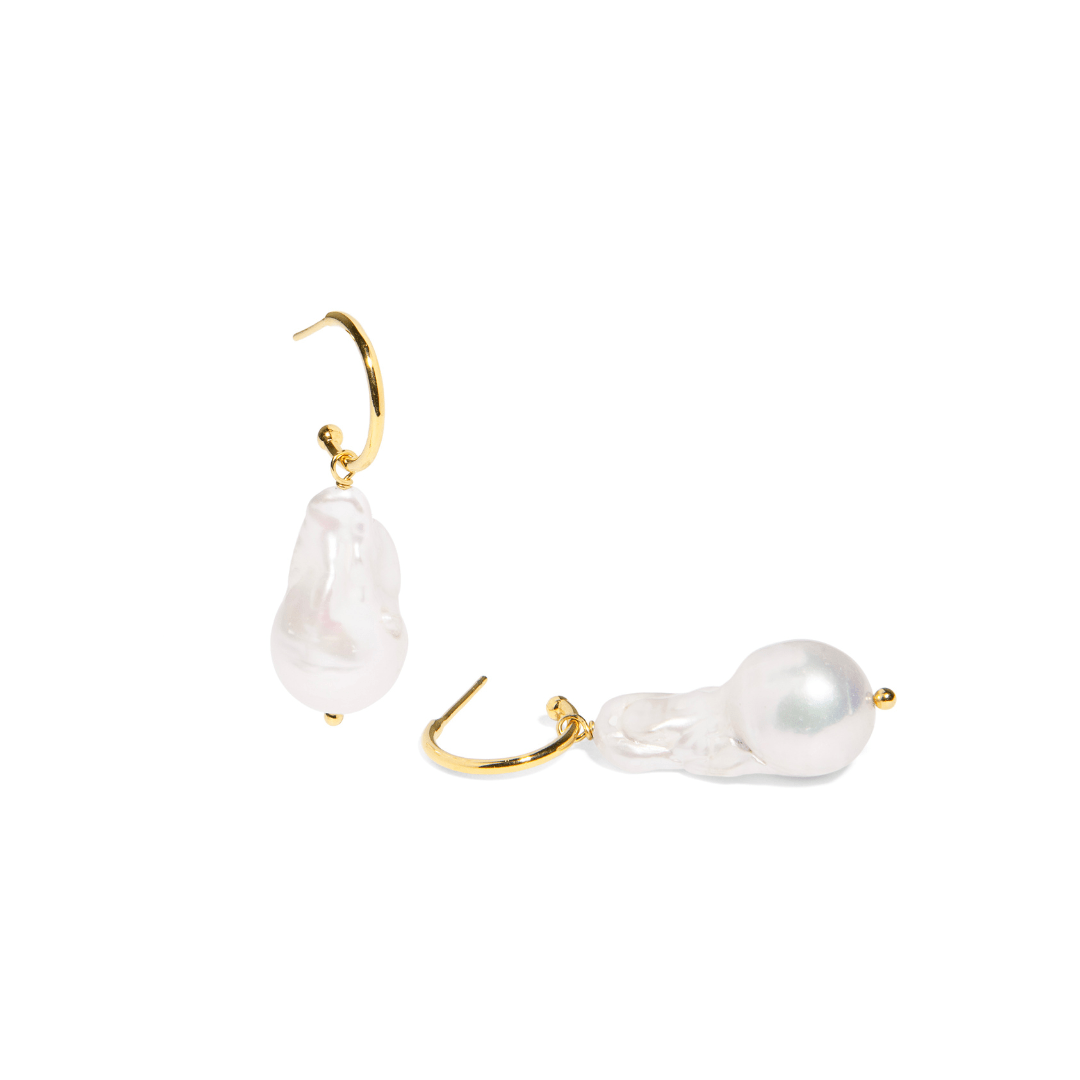 ELEGANCE BOLD PEARL HOOPS - ARETES - Malandra Jewelry - TA2014