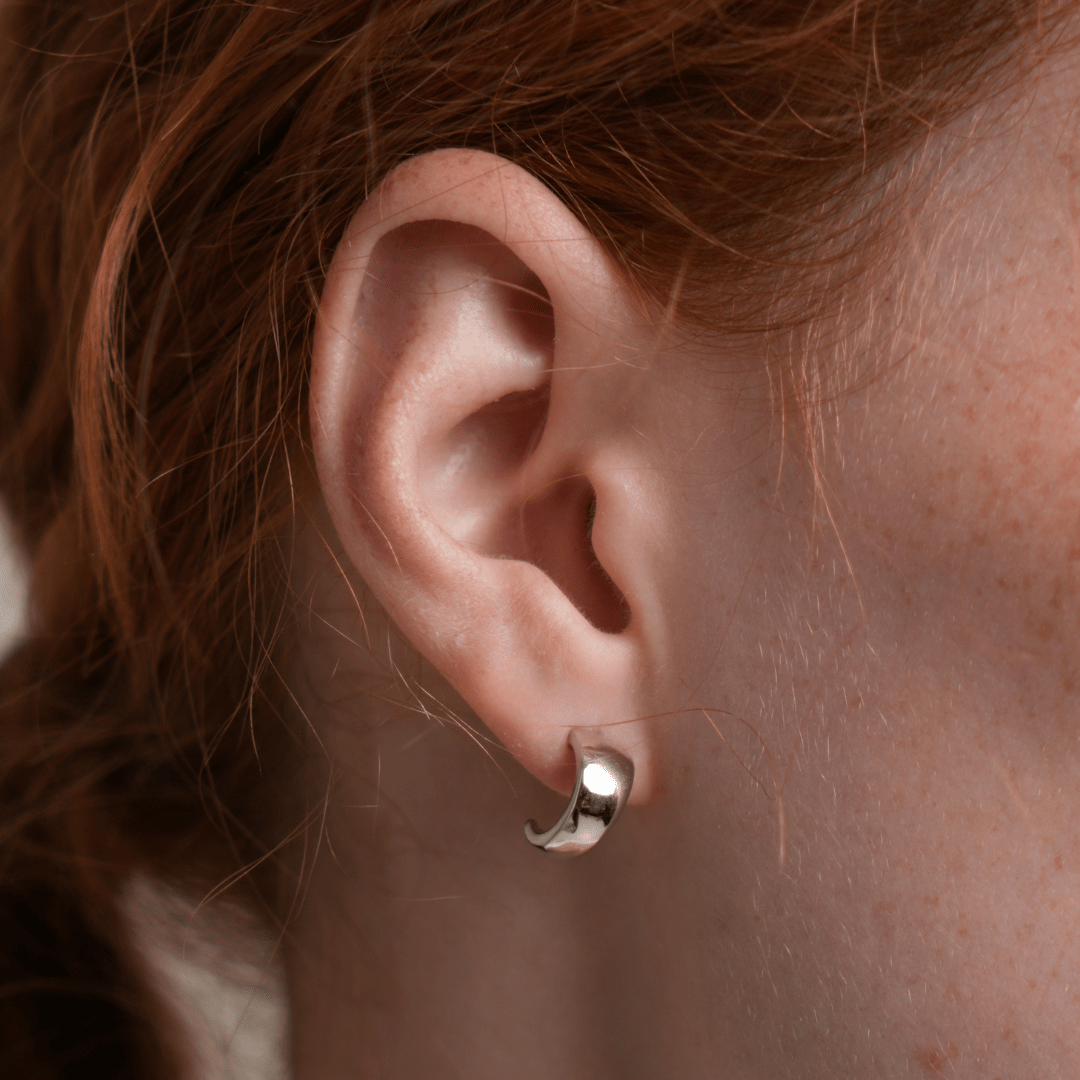 ESSENTIAL DAZZLING SILVER HOOP 9MM - ARETES - Malandra Jewelry - ICA520.P