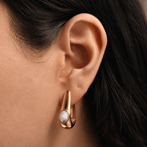 Gold Ivory Sculpt Huggies - ARETES - Malandra Jewelry - EUWA600-JDE0103327-WT