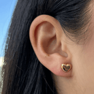 GOLD LOVE HEART STUDS - ARETES - Malandra Jewelry - VCA264-3910