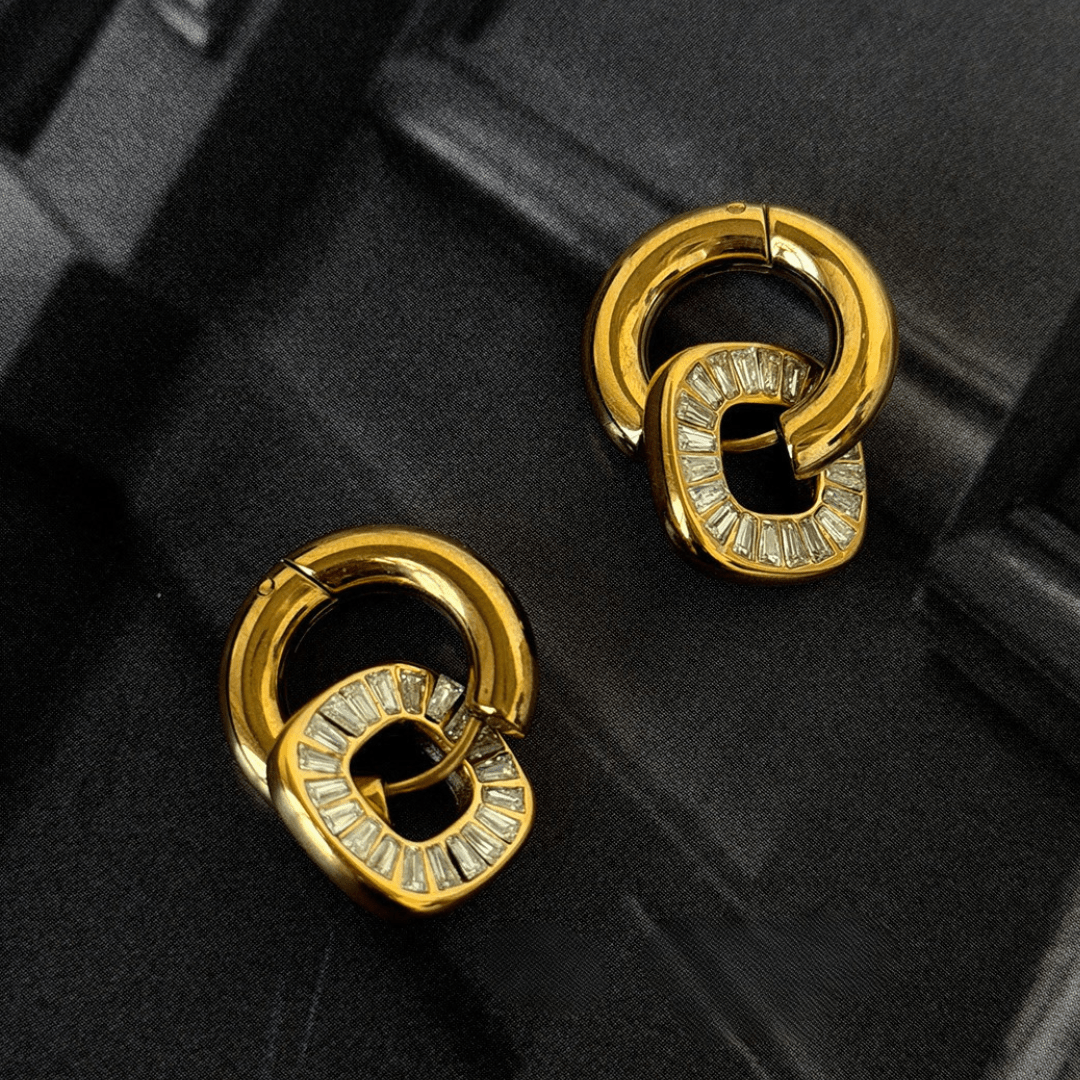 Gold Radiant Knot Huggies - ARETES - Malandra Jewelry - EUWA588-JDE0104314