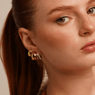 GOLD SPARK CURVE HUGGIES - ARETES - Malandra Jewelry - EUWA292-JDE0307045