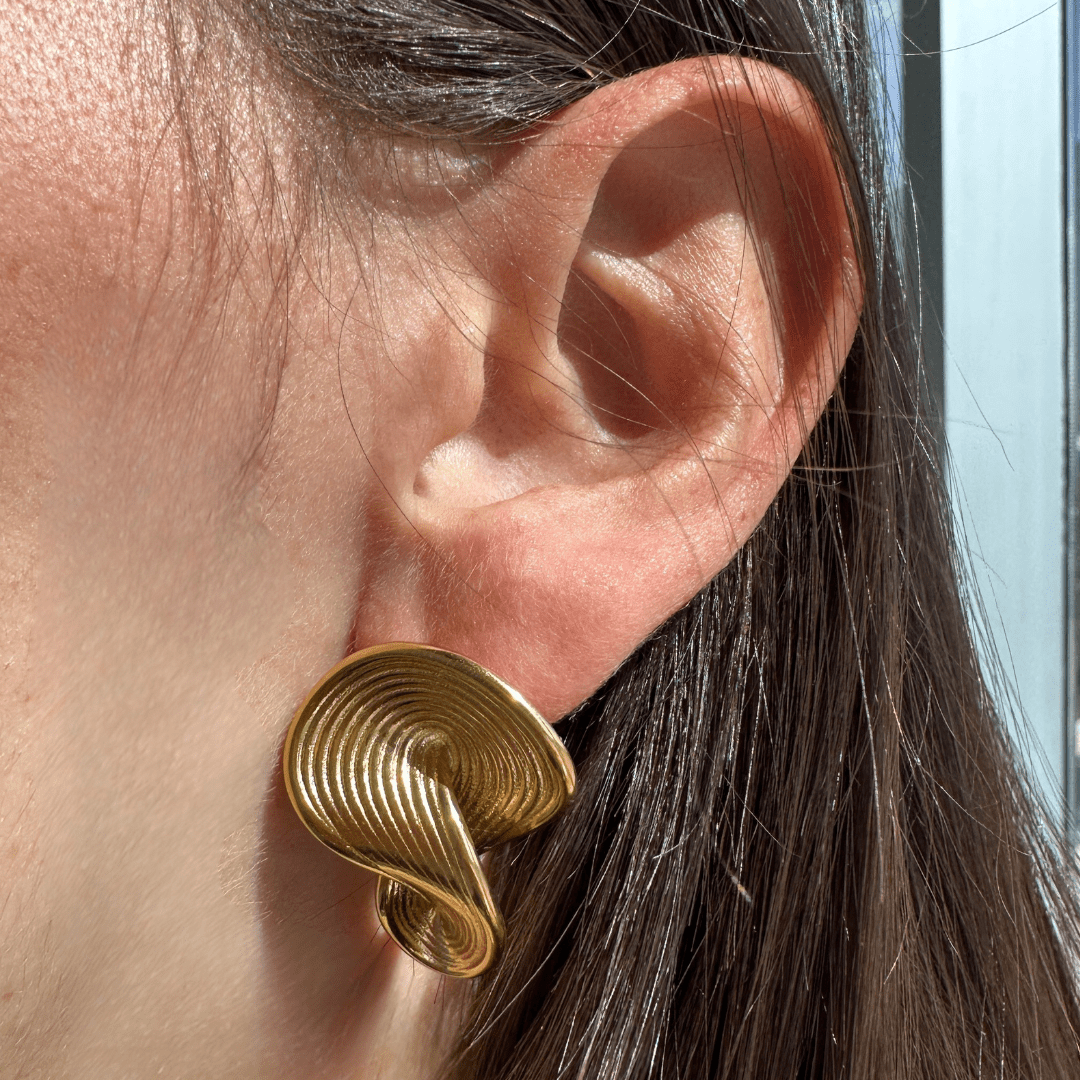 GOLDEN ABSTRACT CHUNKY EARRINGS - ARETES - Malandra Jewelry - EUWA176 - JDE2408041