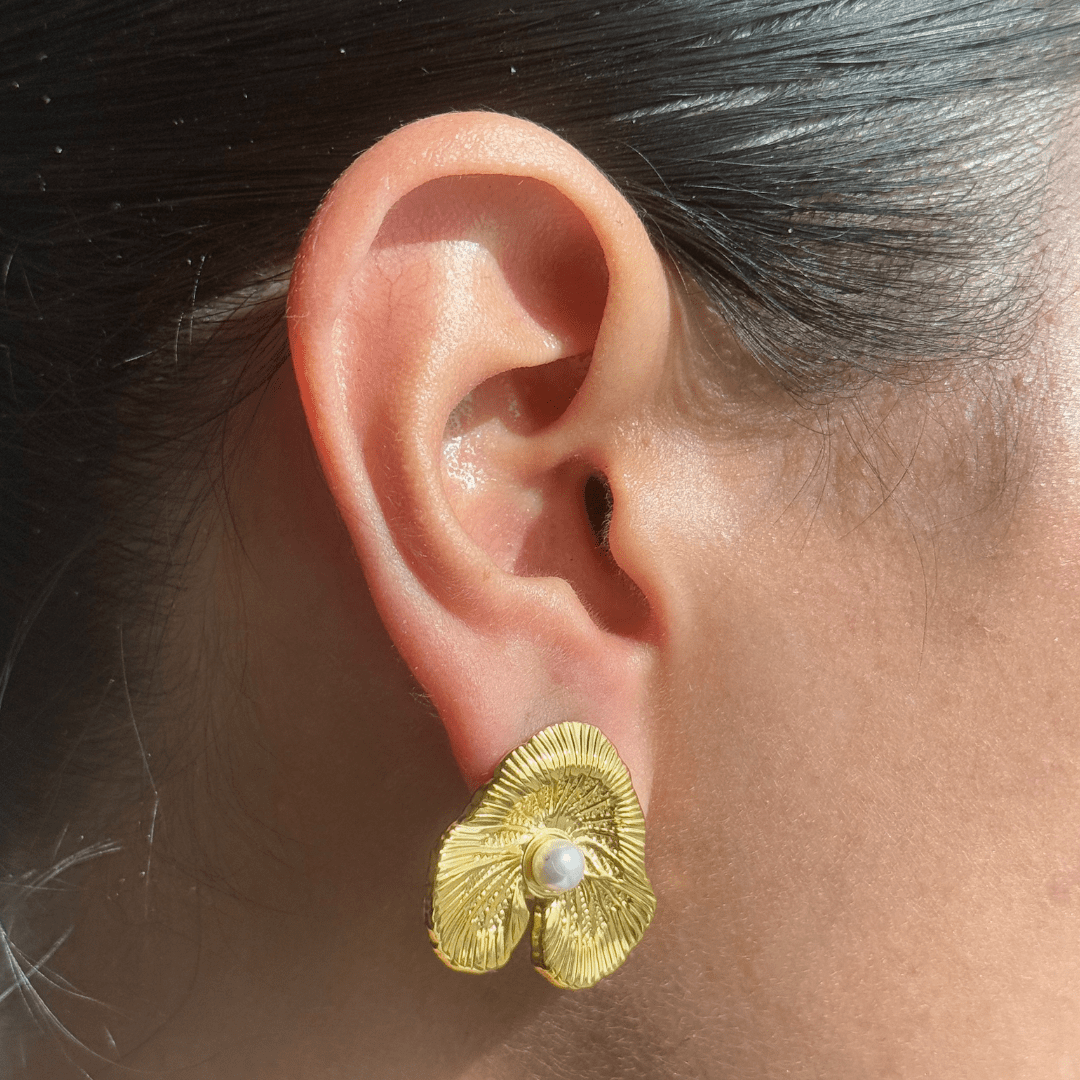 GOLDEN BLOOM PEARL EARRINGS - ARETES - Malandra Jewelry - EUWA197 - JDEW2410035