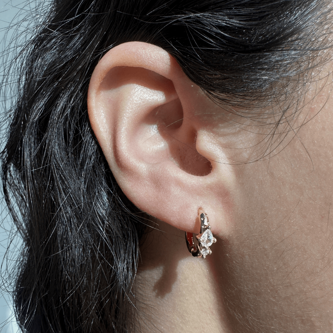 GOLDEN CRYSTAL TEARDROP HUGGIES - ARETES - Malandra Jewelry - FBA421 - JAR0310 - 14