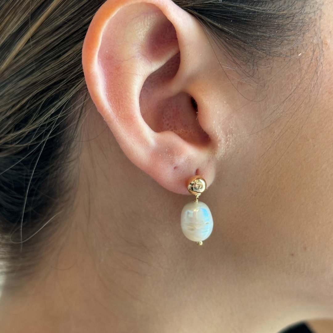 GOLDEN DOT PEARL EARRINGS - ARETES - Malandra Jewelry - TA1746