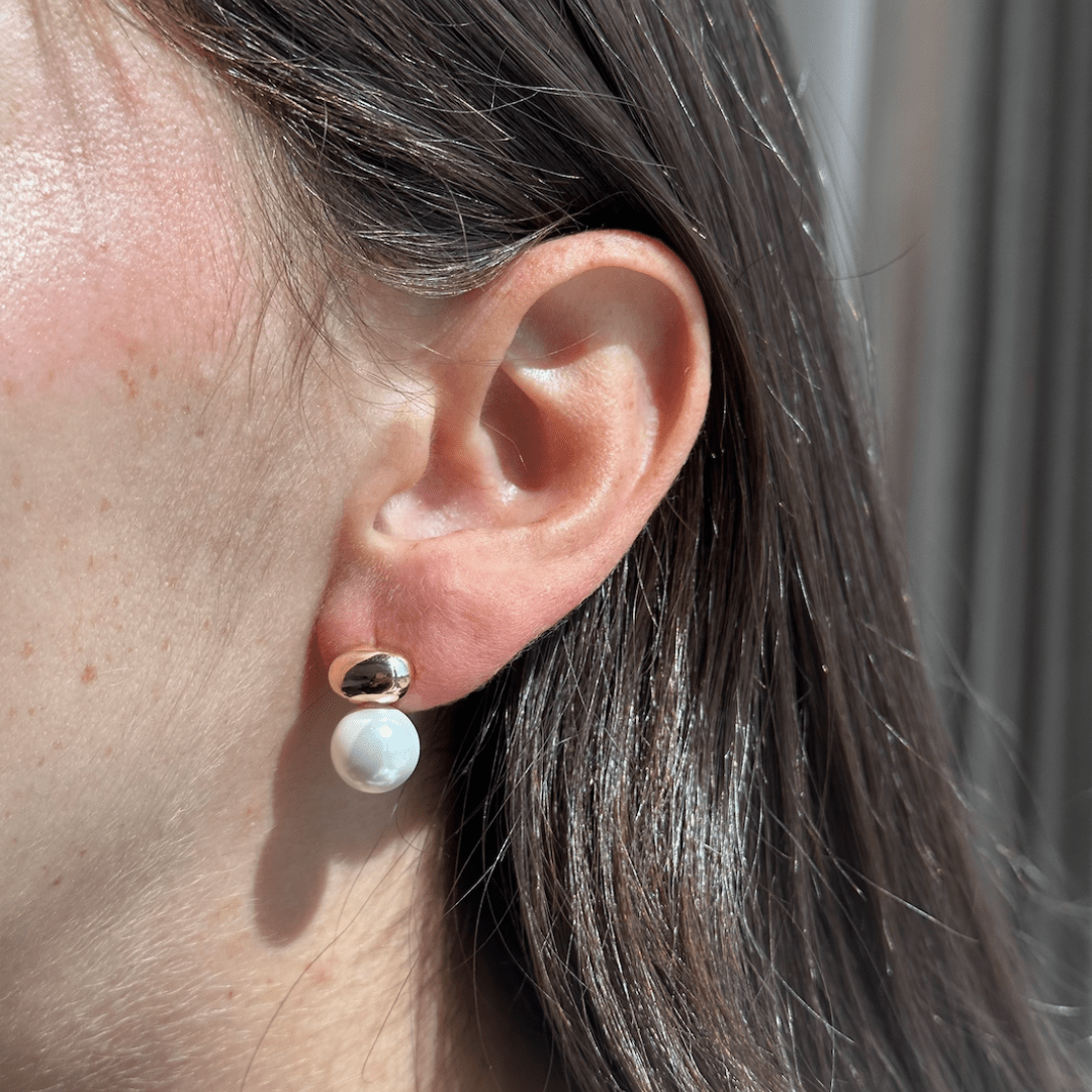 GOLDEN GLOW PEARL EARRINGS - ARETES - Malandra Jewelry - ZOA7 - N16475IOZB