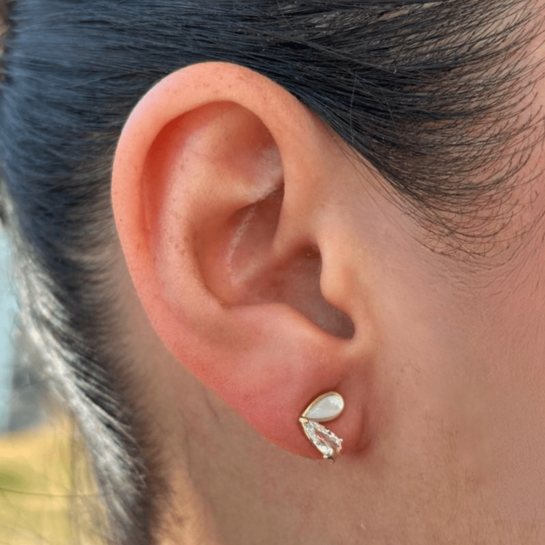 GOLDEN HEART GLOW EARRINGS - ARETES - Malandra Jewelry - ZWA101-QX04081BY