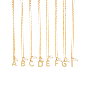 GOLDEN INITIAL PEARL NECKLACE - COLLARES - Malandra Jewelry - TC2001.A