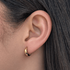 GOLDEN LOOP HUGGIES - ARETES - Malandra Jewelry - AA1569-T60066 / JDE2407021