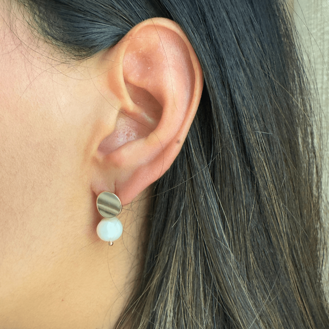 GOLDEN ORBIT PEARL EARRINGS - ARETES - Malandra Jewelry - TA1819