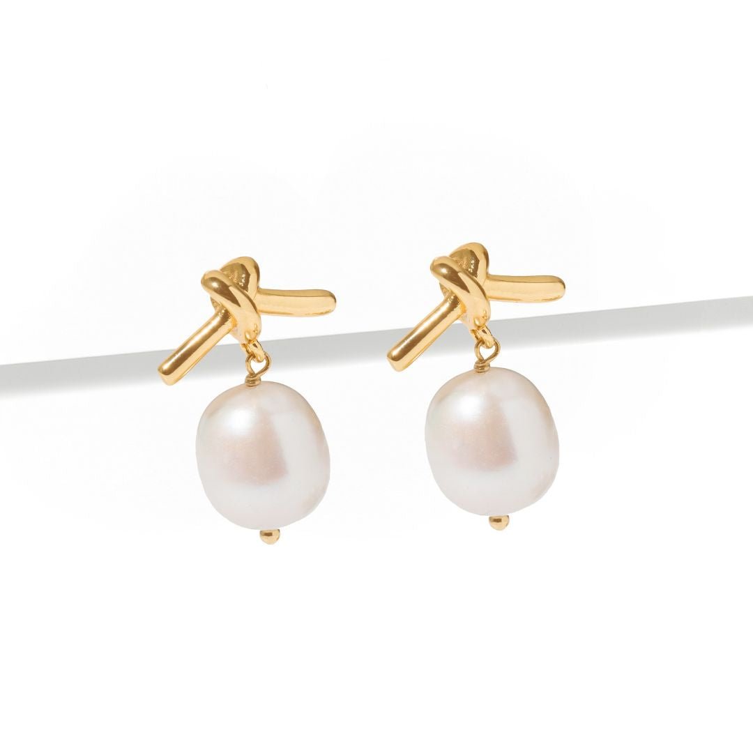 GOLDEN PEARL STUDS - ARETES - Malandra Jewelry - TA2377