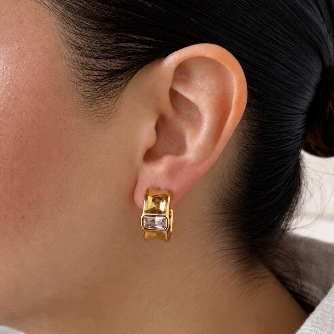 Golden Radiant Baguette Hoops - ARETES - Malandra Jewelry - EUWA641-JDE0101332