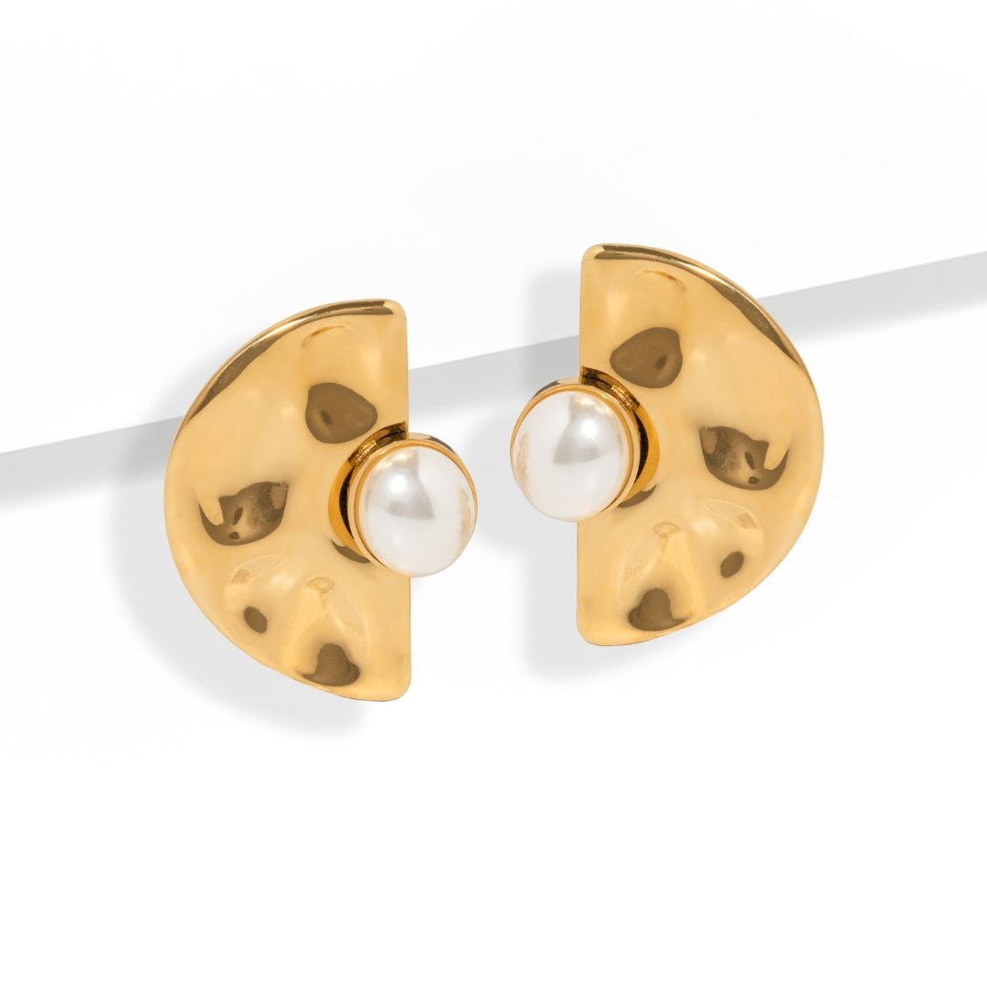GOLDEN SCULPT PEARL EARRINGS - ARETES - Malandra Jewelry - EUWA511-JDEW2408057