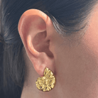 GOLDEN SEASHELL GLOW EARRINGS - ARETES - Malandra Jewelry - ZZA14 - E02634J