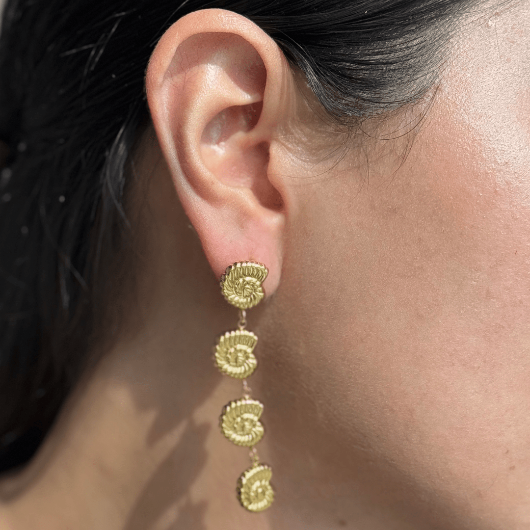 GOLDEN SHELL CASCADE EARRINGS - ARETES - Malandra Jewelry - ZZA9 - E02638J