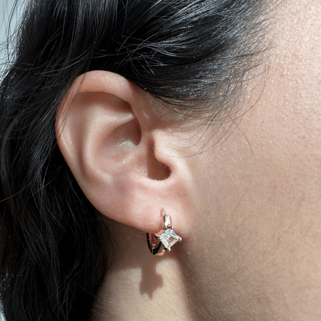 GOLDEN SPARK DIAMOND HUGGIES - ARETES - Malandra Jewelry - FBA422 - JAR0522 - 14