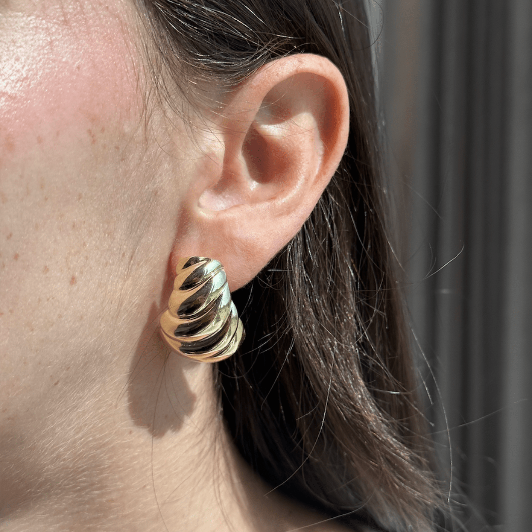 GOLDEN SPIRAL GLAM EARRINGS - ARETES - Malandra Jewelry - ZOA25 - G49725IOZ