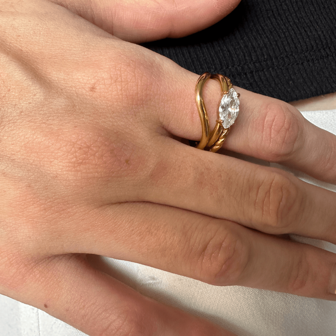 GOLDEN TRIPLE ELEGANCE RING - ANILLOS - Malandra Jewelry - EUWR189.7 - JDR0211015 - 7.7