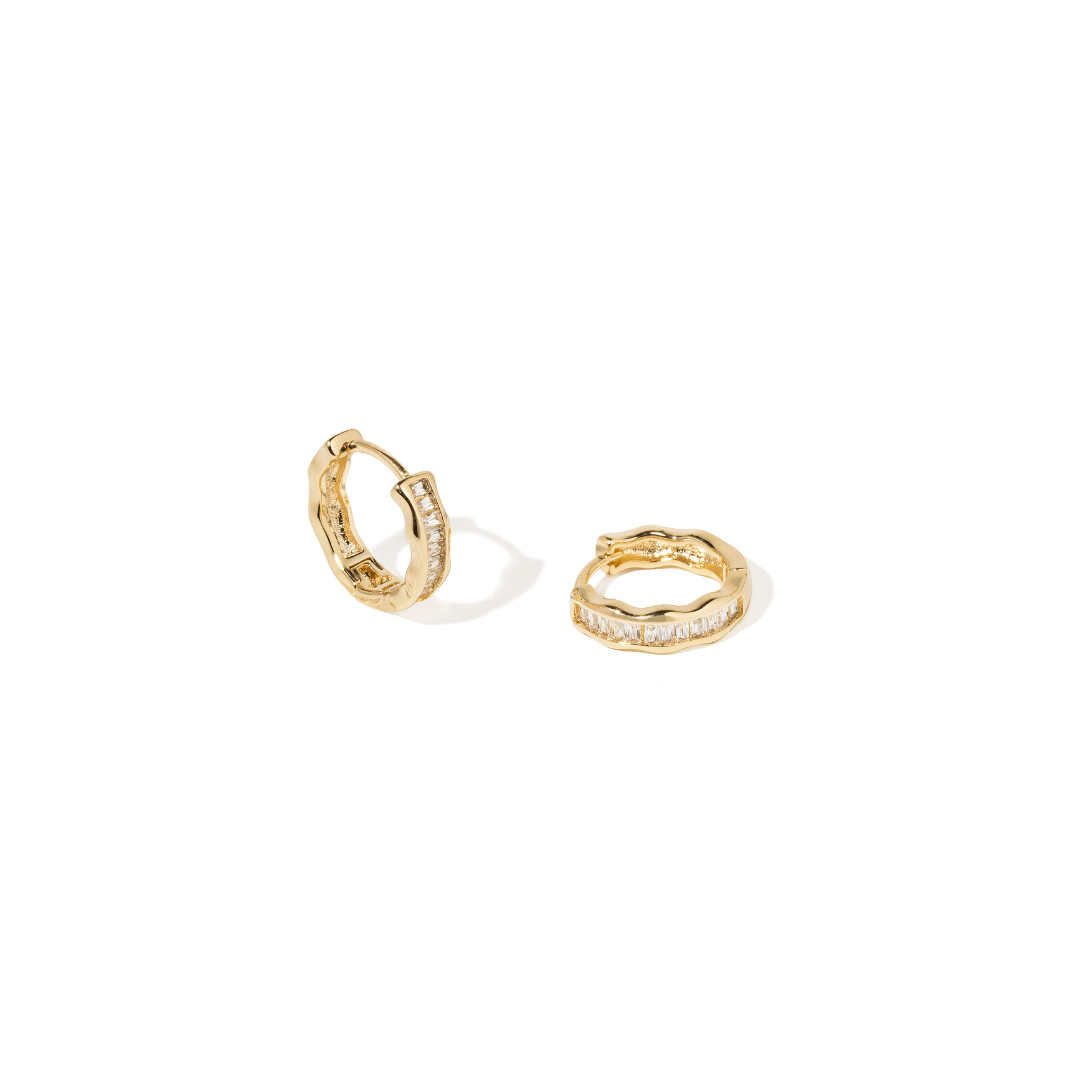 GOLDEN WAVE LUX HOOPS - ARETES - Malandra Jewelry - ZWA97-QX01706