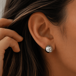 ICONIC SILVER DOME EARRINGS - ARETES - Malandra Jewelry - ZOA32.P-G48149K0Z3