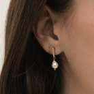 LINE DROP PEARL EARRINGS - ARETES - Malandra Jewelry - TA699