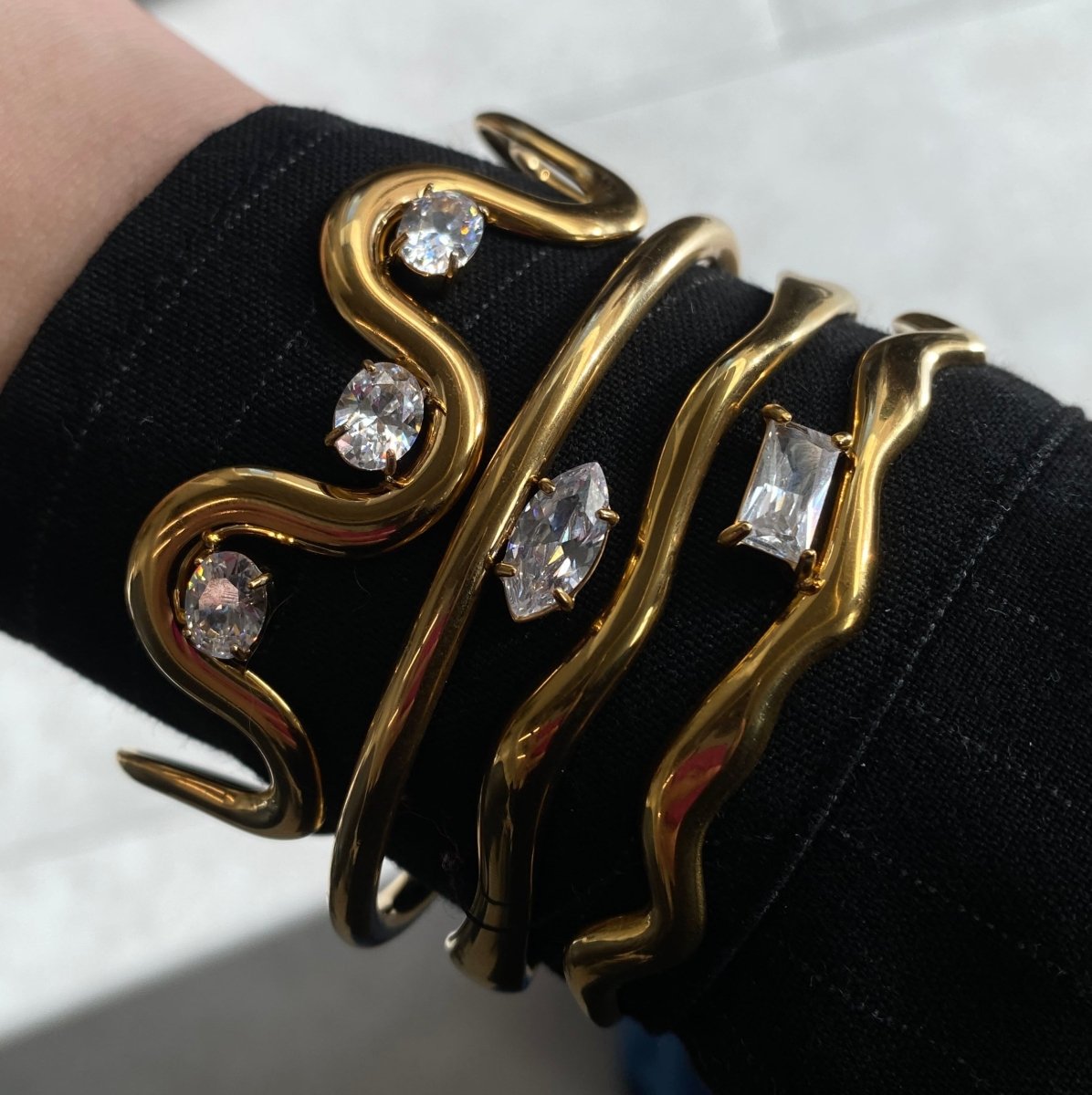 LUMINA BAR GOLD BRACELET - ARETES - Malandra Jewelry - EUWP378-JDB0307039