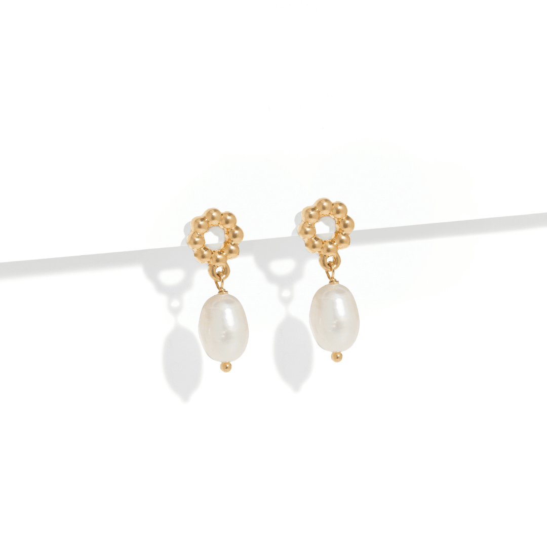 LUMINOUS PEARL DROP STUDS - ARETES - Malandra Jewelry - TA2399