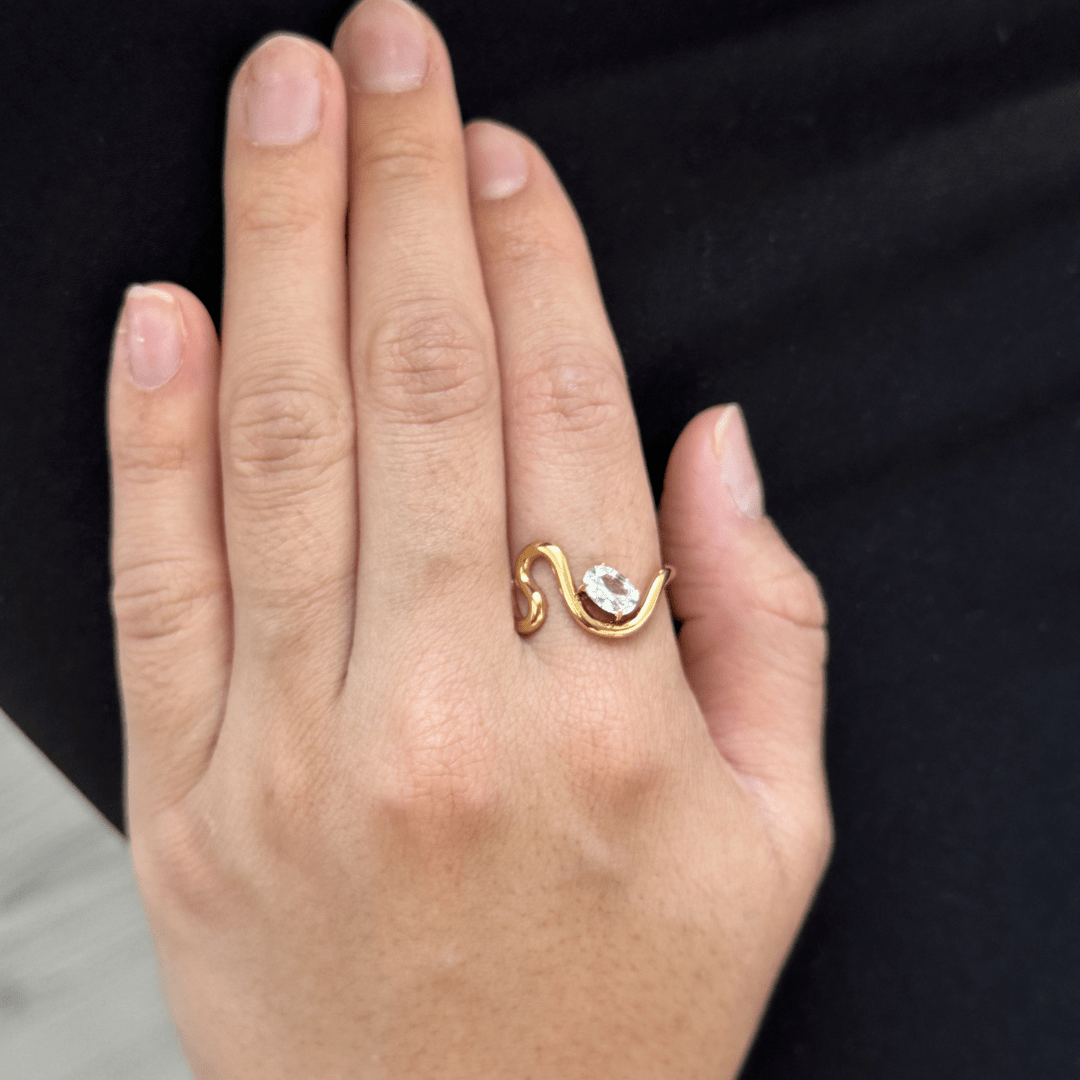 LUX WAVE ZIRCONIA RING - ANILLOS - Malandra Jewelry - EUWR438.7-JDR0305033-7