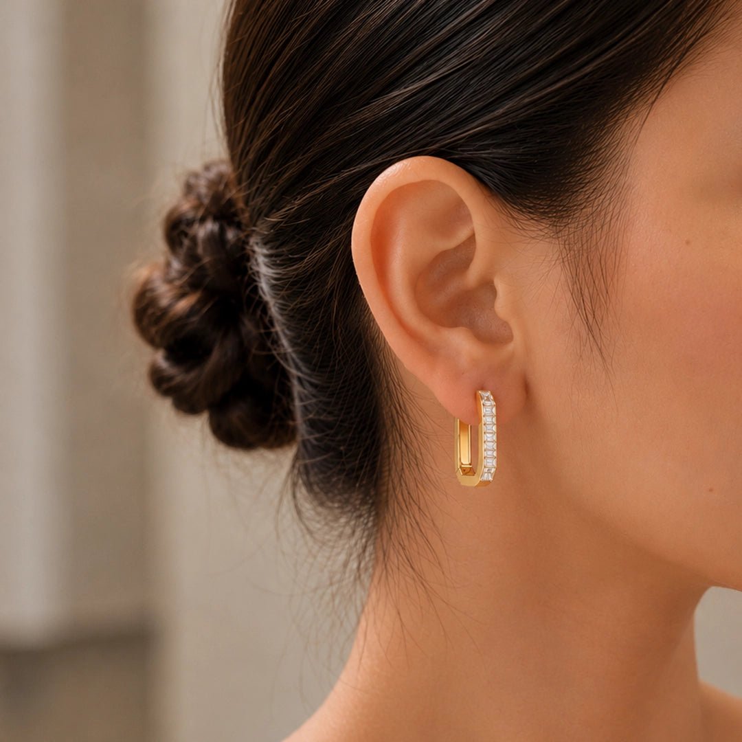 LUXE BAGUETTE ZIRCONIA HOOPS - ARETES - Malandra Jewelry - EUWA495-JDE0310012