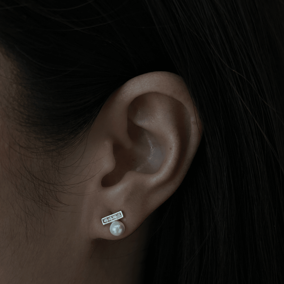 MIDI PEARL BAR EARRINGS - ARETES - Malandra Jewelry - ZWA113-QX05076Y