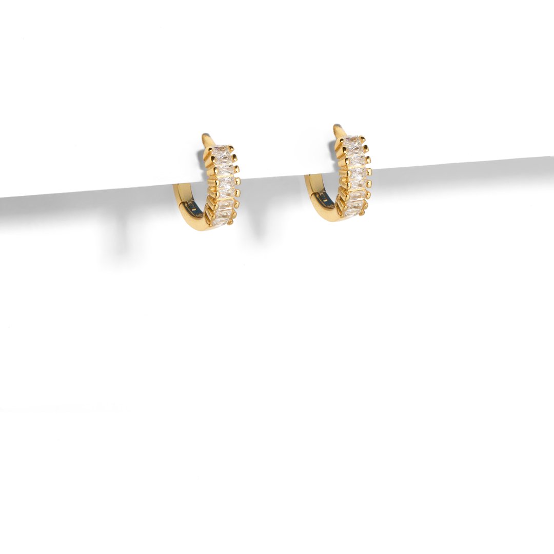 MILANO EMERALD GOLDEN HUGGIES - ARETES - Malandra Jewelry - EAWA38-AAE450