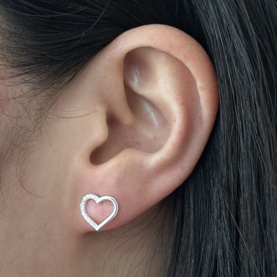MILANO HEART OUTLINE STUDS - ARETES - Malandra Jewelry - FBA524-1EJG0003-1PP-4
