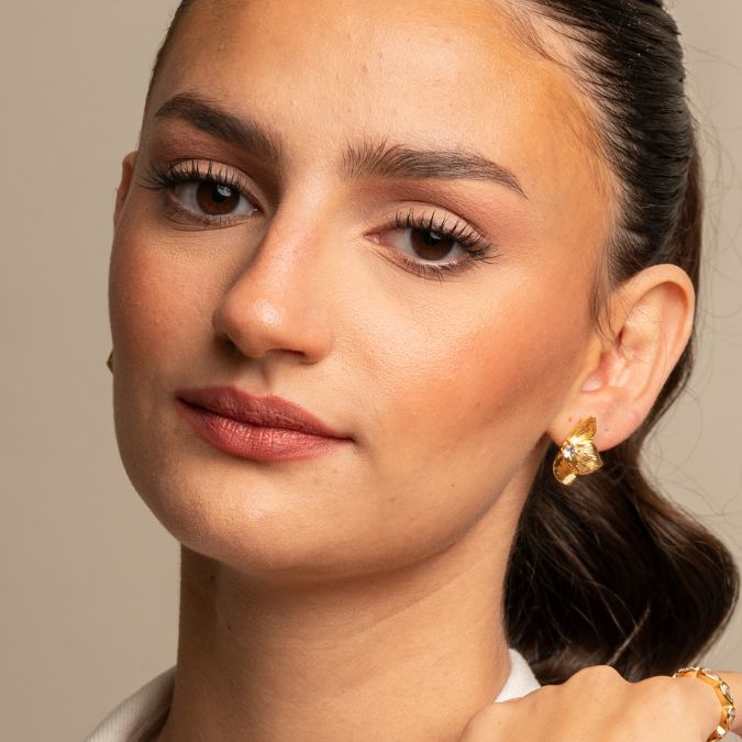 ORCHID GLOW HALF STUDS - ARETES - Malandra Jewelry - EYHA189