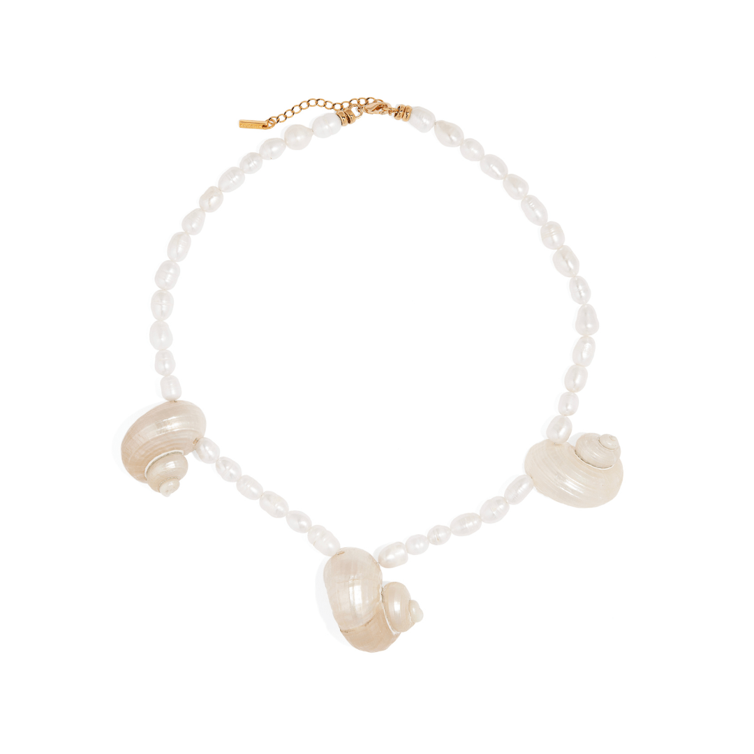 PEARL RESORT THREE SHELL NECKLACE - COLLARES - Malandra Jewelry - TC1879
