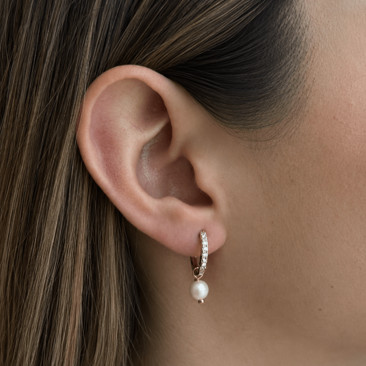 RADIANT SILVER PEARL HUGGIES - ARETES - Malandra Jewelry - TA1795