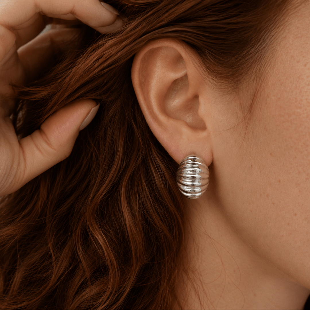 SCULPTED RIBBED EARRINGS - ARETES - Malandra Jewelry - ZOA36.P-G51003K0Z